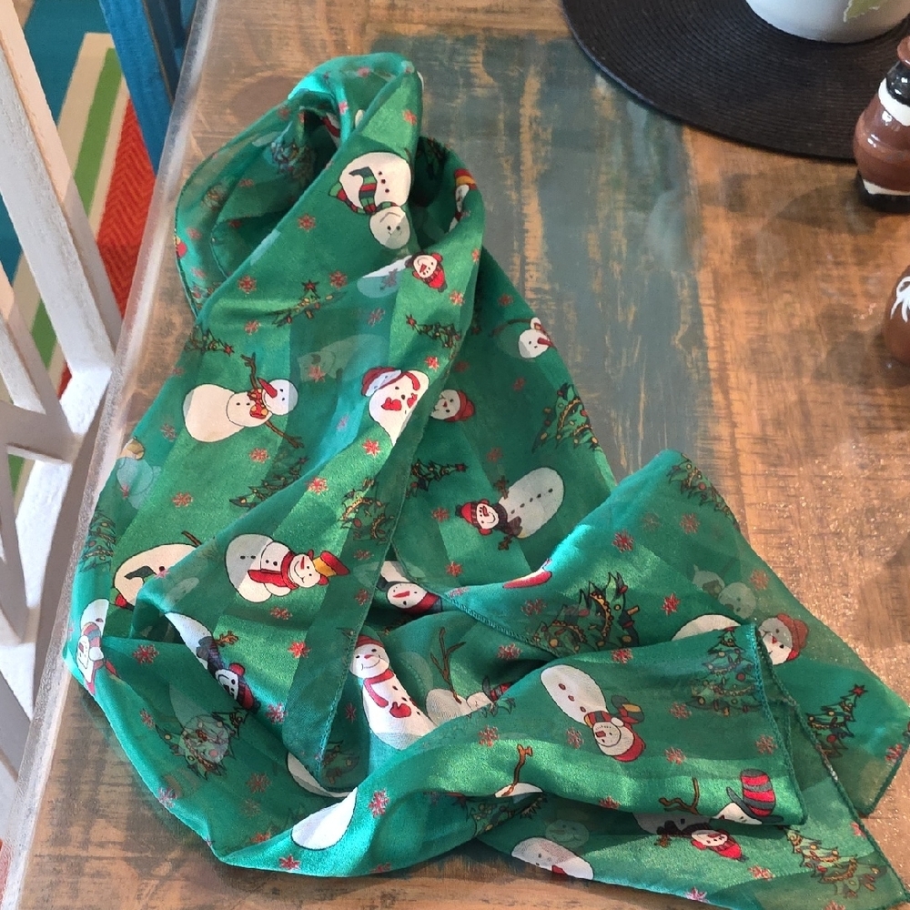 Charming Snowman Print Green Scarf - Picture 3 of 3